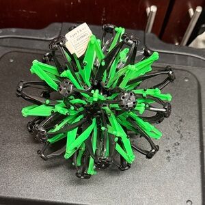 Expandable space ball Green and Black Toy Sphere